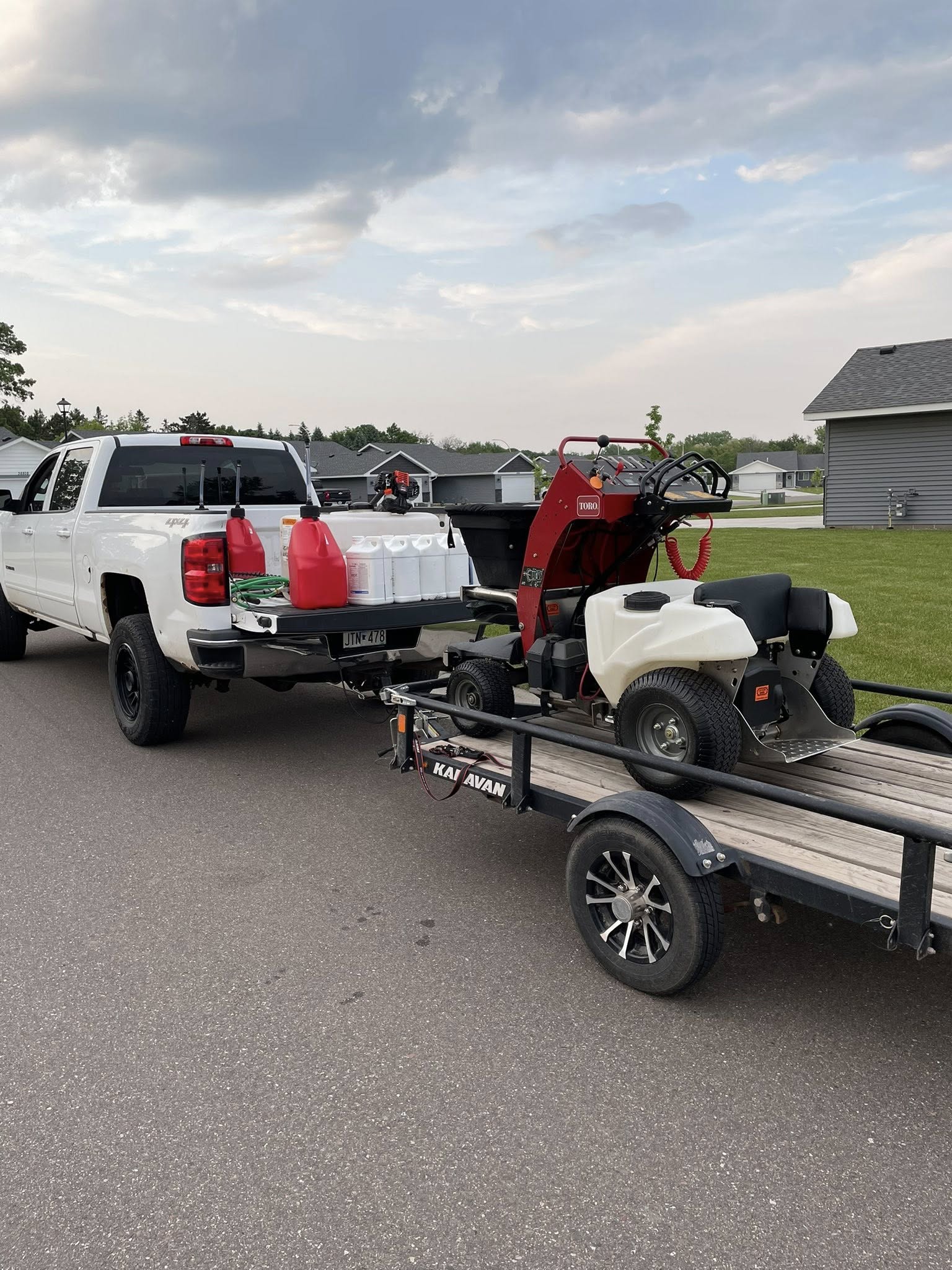 Professional fertilizer and weed control equipment for lawn care in Chisago County Minnesota