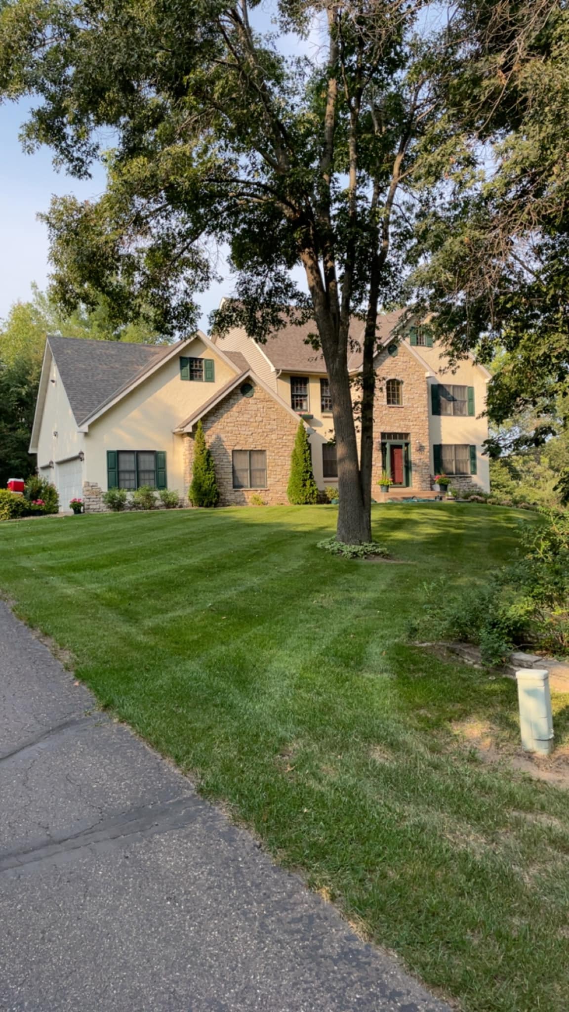 Professional lawn care with striping pattern by Hambly Lawn Service in Chisago County Minnesota